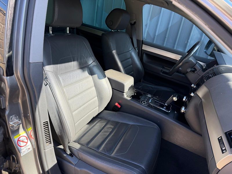 Volkswagen Touareg 3,0 TDi V6 4-motion /servis.k. - fotka 21 z 33