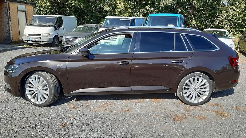 Škoda Superb 2.0 TSI Laurin&Klement DSG 4x4 - fotka 4 z 34