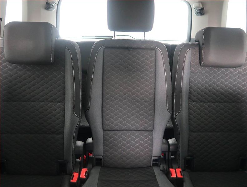 Volkswagen Touran (2018) 2.0 TDI, Automat, 7 míst - fotka 10 z 16
