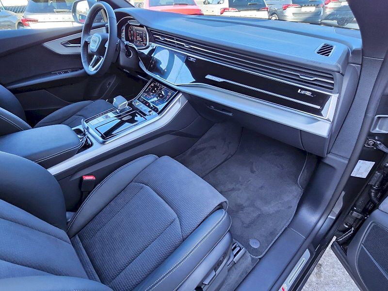 Audi Q8 (2025) 50 TDI 210kW quattro - fotka 17 z 30