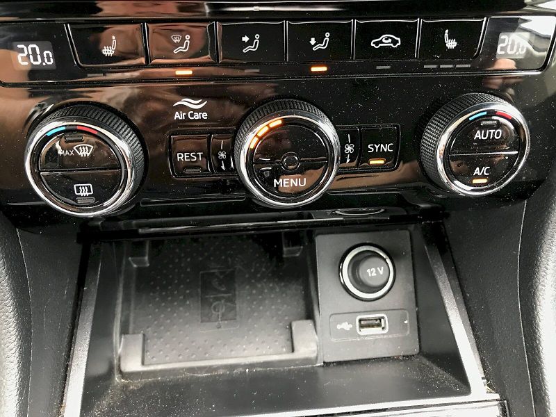 Škoda Superb (2018) GRT AMB TD 110/2.0 A7F - fotka 25 z 26