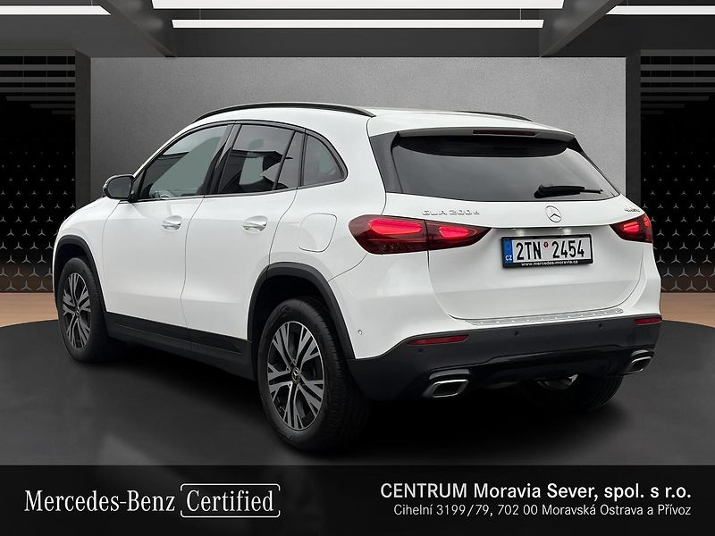 Mercedes-Benz GLA 200d 4MATIC, CZ, 1.majitel - fotka 3 z 17