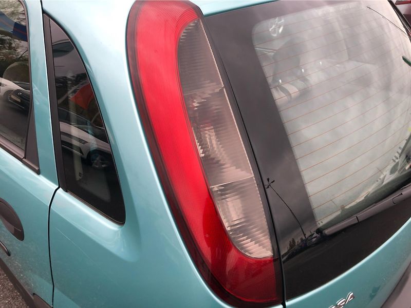 Opel Corsa 1.2  16V - fotka 24 z 27