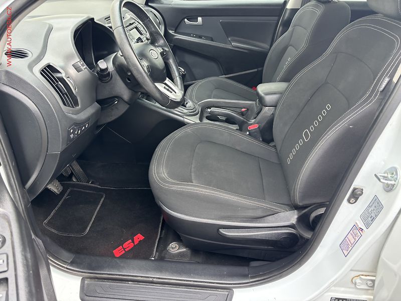 Kia Sportage (2012) 1.7 CRDi, Premium, panor - fotka 10 z 19