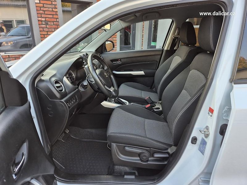 Suzuki Vitara (2016) 1.6VVT 88KW Automat COMFORT - fotka 34 z 52