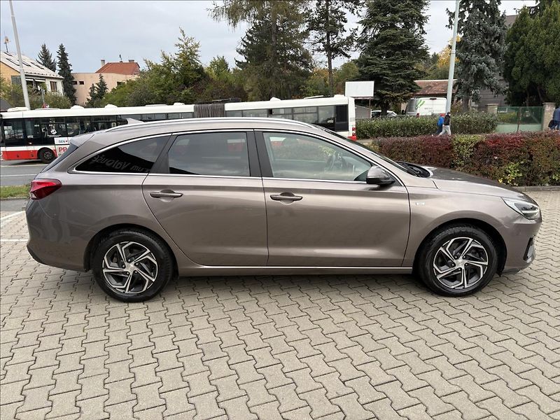 Hyundai i30 1,5 T-GDi MHEV  Smart - fotka 6 z 17