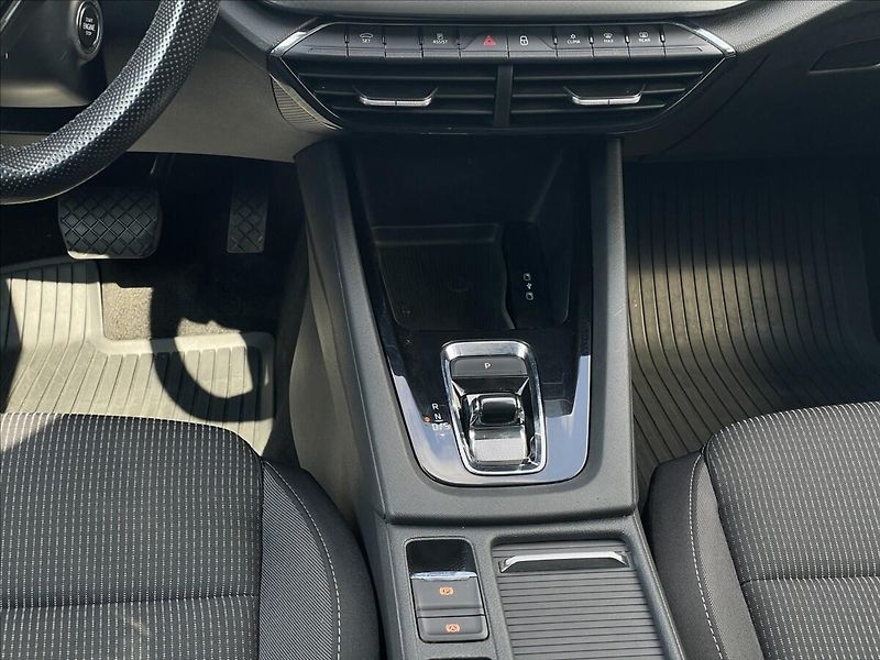 Škoda Octavia 2,0 TDI DSG Ambition Plus PDC - fotka 13 z 23