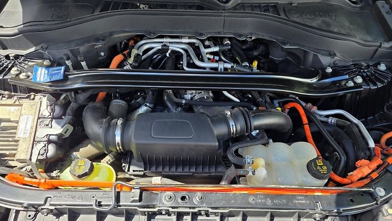 Ford Explorer (2021) 3.0 EcoBoost 336 kW PHEV 7míst - fotka 42 z 47