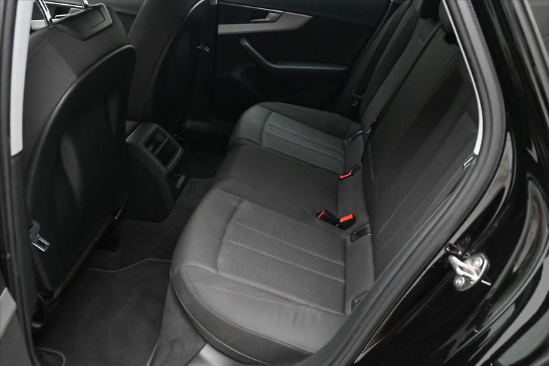 Audi A4 2,0 40TDI 150kW S-Tronic Záruk - fotka 14 z 32