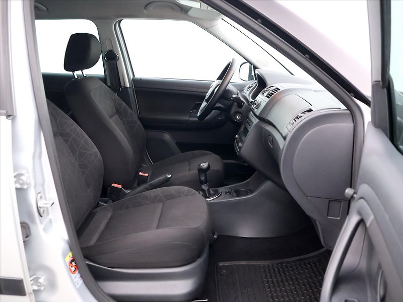 Škoda Fabia 1,2 TSI 63kW Ambition Klima - fotka 12 z 35