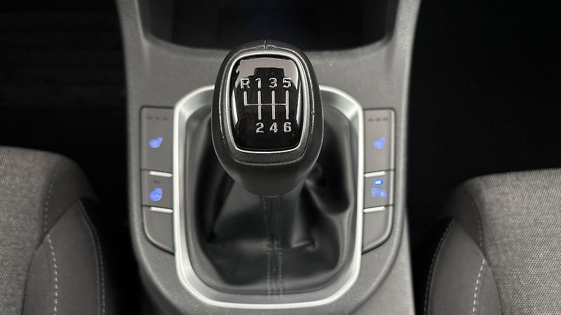 Hyundai i30 1.0 T-GDI Smart Kombi - fotka 23 z 27