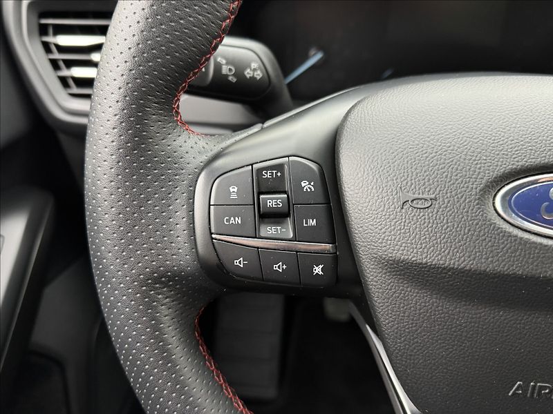 Ford Focus 1,5 ST-LINE ZÁRUKA LED 1MAJ ČR - fotka 9 z 40