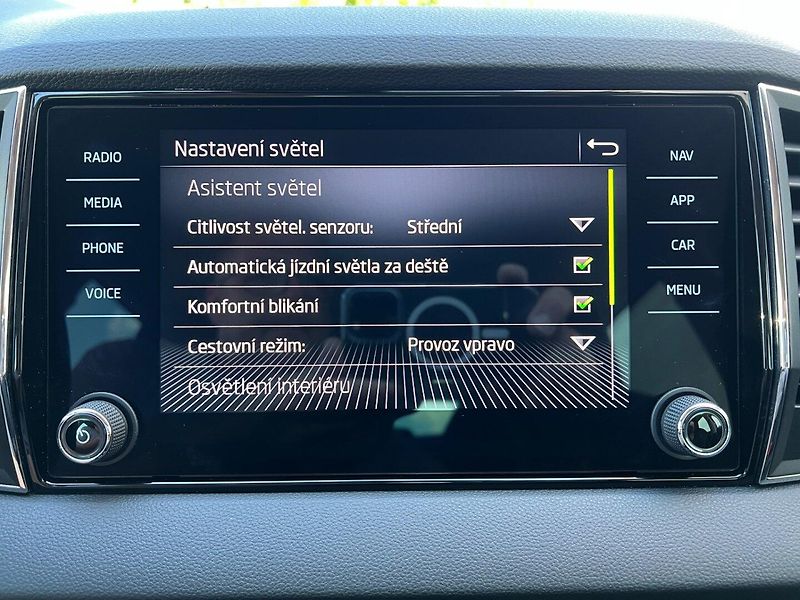 Škoda Karoq (2022) 2.0TDi Style+! Tažné! ČR+1.maj - fotka 34 z 41