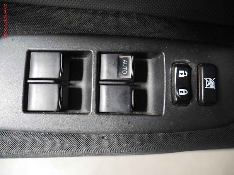 Toyota Auris (2007) 1.6 VVT-i, ČR, AC - fotka 18 z 20