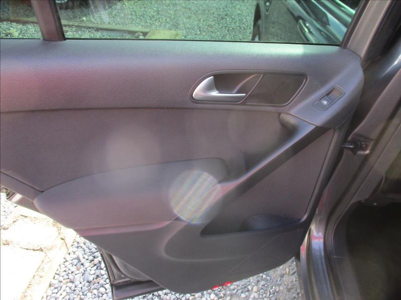 Volkswagen Tiguan 1,4 TSi, aut klima,serv.kn. - fotka 10 z 38