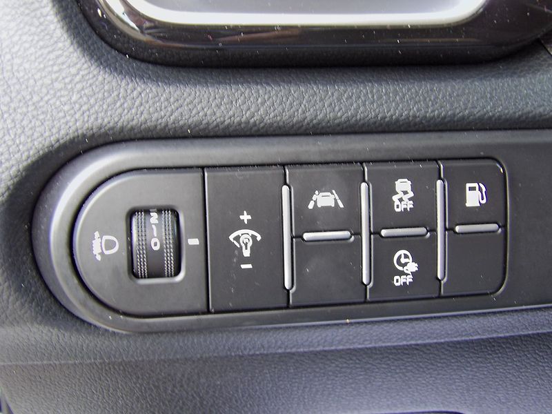Kia Ceed 1.6GDI PHEV Comfort Tažné - fotka 18 z 36
