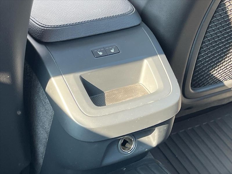 Volvo V90 2,0 187kW 8AT 2WD MOMENTUM  T5 - fotka 21 z 24