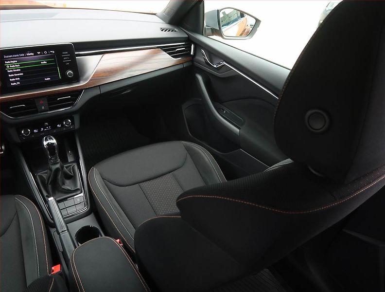 Škoda Kamiq (2022) Scoutline 1.0 TSI - fotka 8 z 19