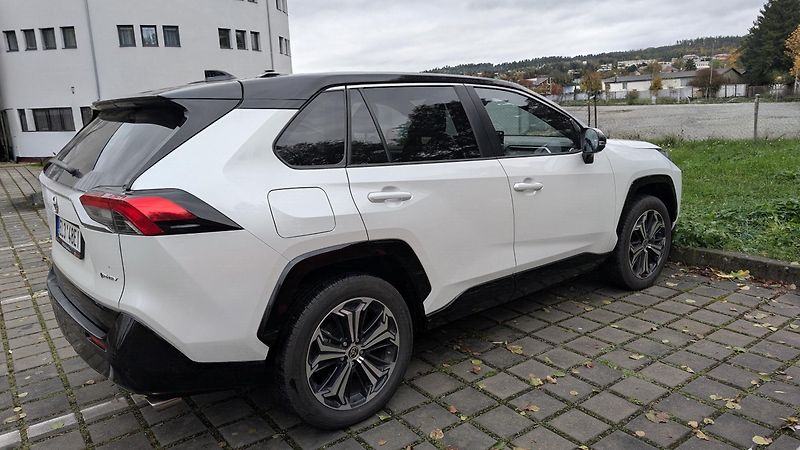 Toyota RAV4 (2025) EXECUTIVE PHEV 4x4, JBL 2,5l   - fotka 4 z 27