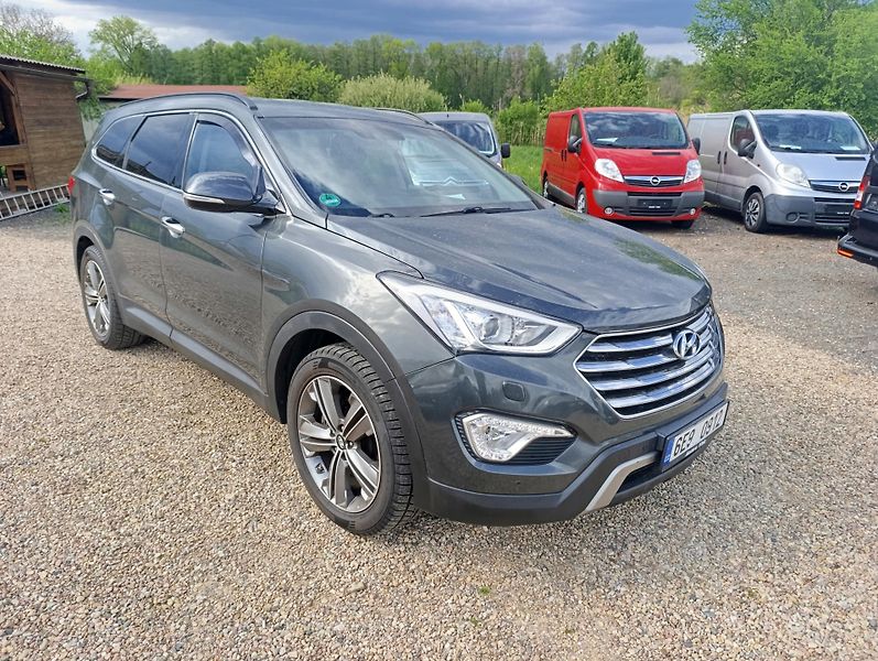 Hyundai Grand Santa Fe (2015) 2.2 CRDi 4x4 6míst tažné - fotka 5 z 20