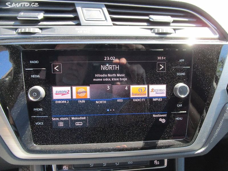 Volkswagen Touran 1,5TSI-110KW-7-MÍSTNÝ-NOVÁ STK - fotka 25 z 28