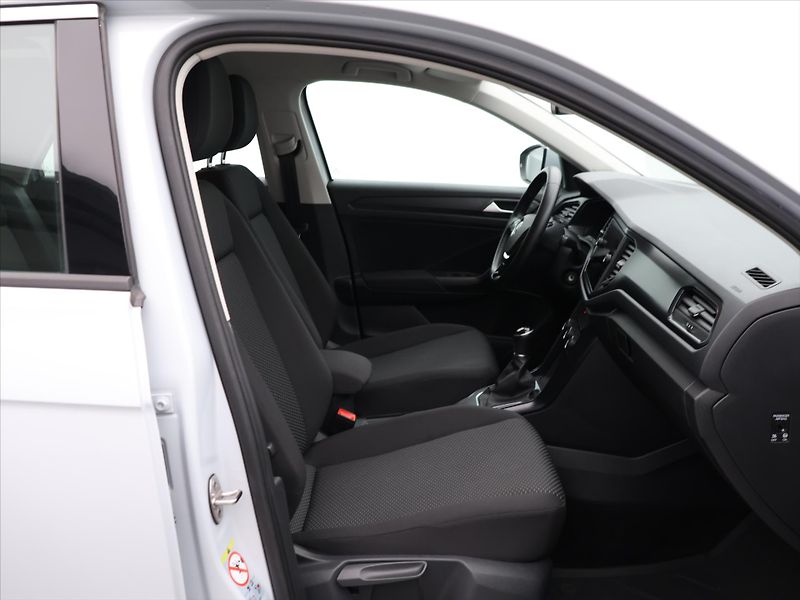 Volkswagen T-Roc 1,5 TSI 110 kW Aut.Klima 1.Maj - fotka 11 z 29