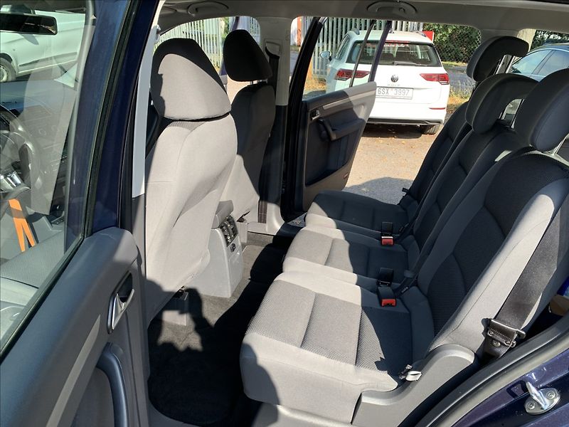 Volkswagen Touran 1,6 TDI DSG - fotka 15 z 17