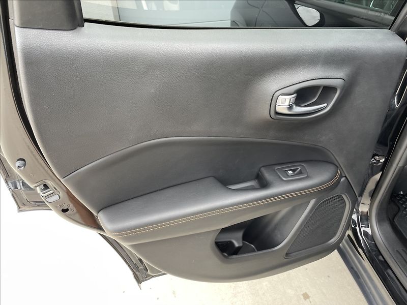 Jeep Compass 1,4 MultiAir AT9 Limited ČR.4x - fotka 21 z 29
