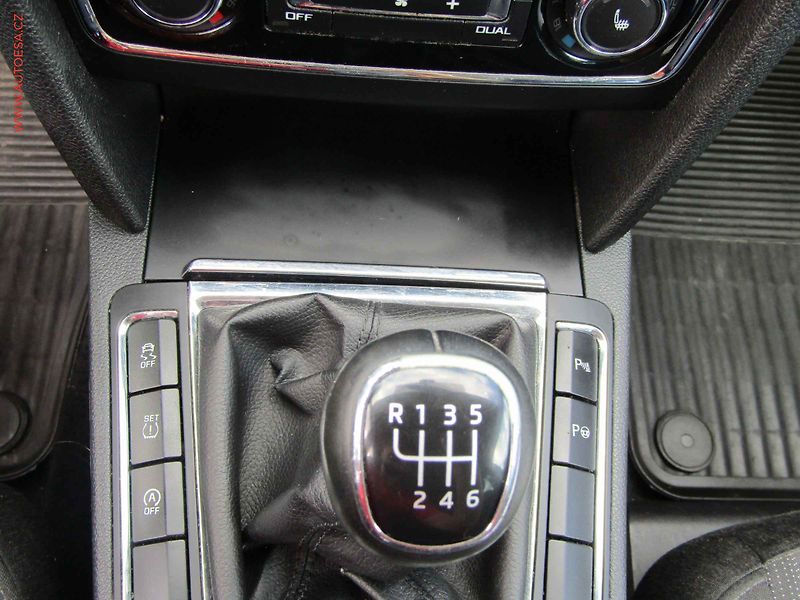 Škoda Superb (2014) 2.0TDi, Bixen, kůže - fotka 14 z 19