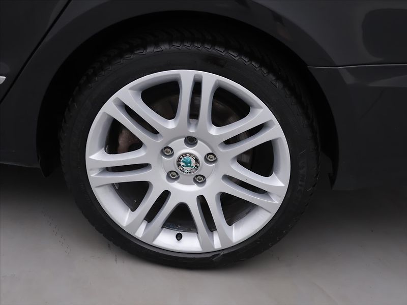 Škoda Superb 3,6 FSI 191kW Exclusive 1.Maj - fotka 21 z 28