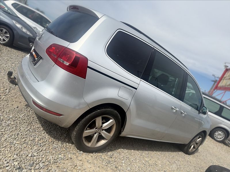Volkswagen Sharan 2,0 TDI HIGHLINE WEBASTO 125kW - fotka 4 z 21