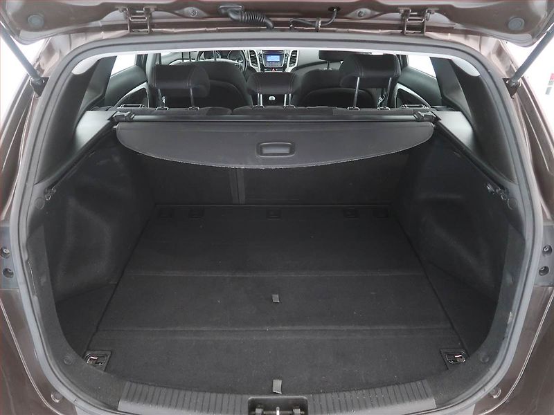 Hyundai i30 (2017) Trikolor Plus 1.6 GDI - fotka 13 z 15