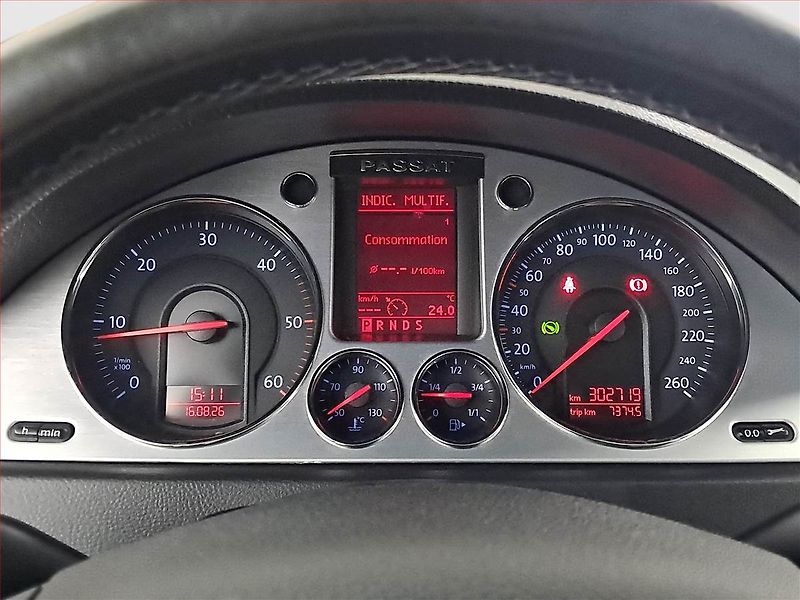 Volkswagen Passat (2008) 2.0 TDI, Automat, nová STK - fotka 11 z 18