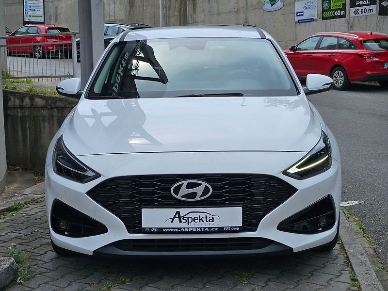 Hyundai i30 1.5i Comfort, serv.kn., 1.maj. - fotka 8 z 31