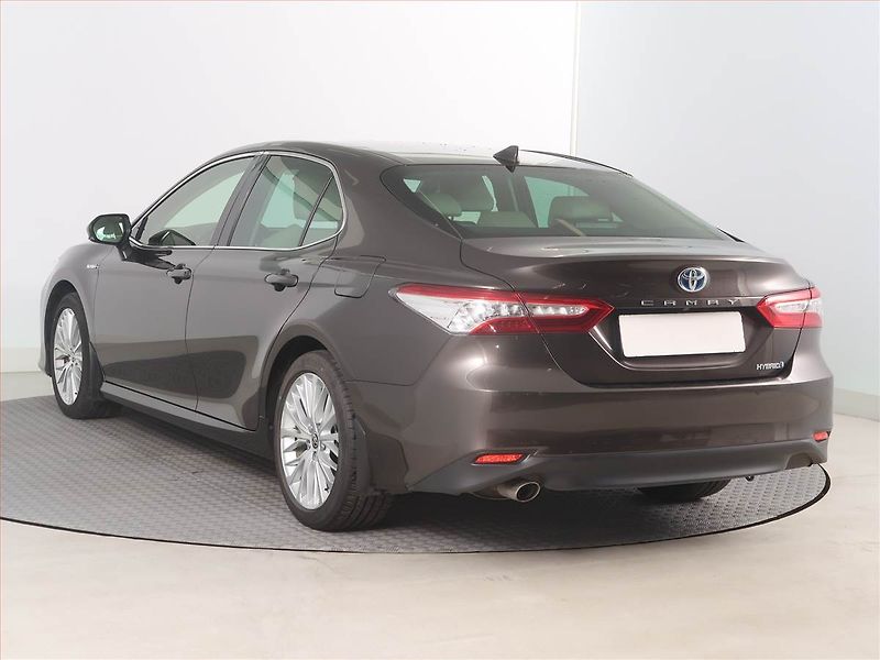 Toyota Camry (2021) 2.5 Hybrid - fotka 4 z 19