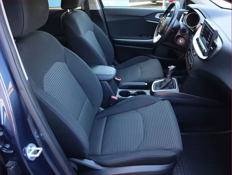 Kia Ceed (2019) 1.6 CRDi, Serv.kniha, Tempomat - fotka 9 z 17