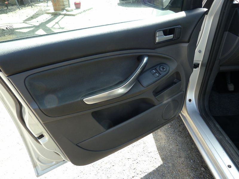 Ford C-MAX 1.6 TDCI - fotka 11 z 23