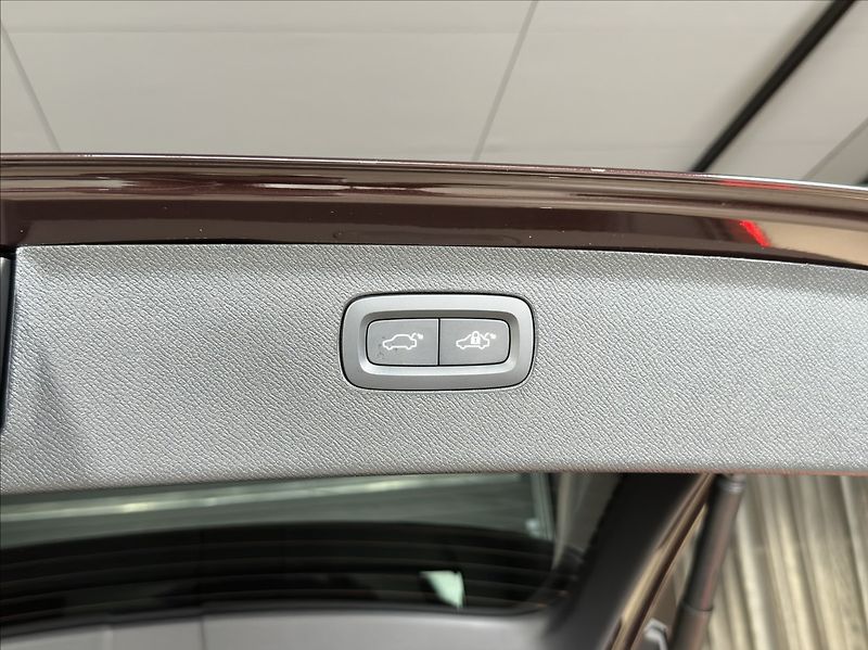 Volvo XC90 (2026) 2,0 T8  Ultra Dark - fotka 20 z 41
