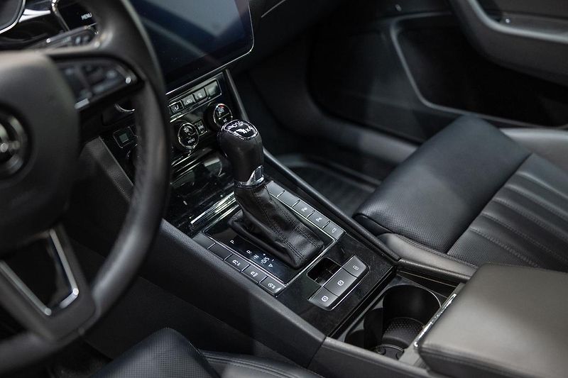 Škoda Superb 2.0 TSI 200 kW L&K - fotka 17 z 40