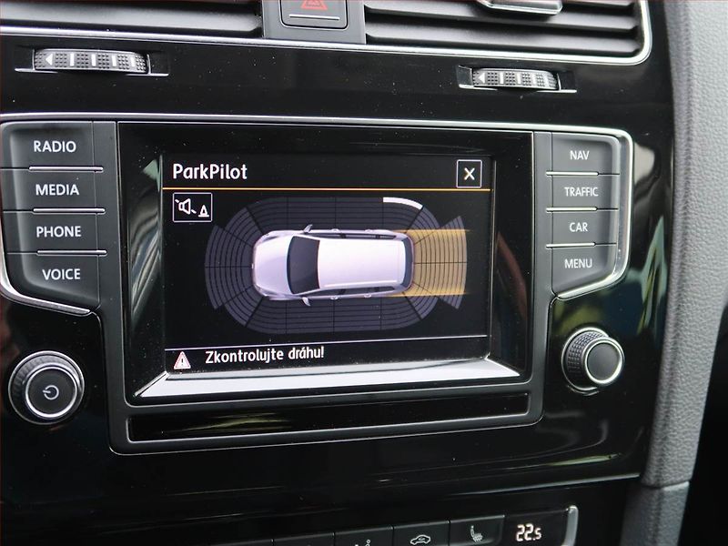 Volkswagen Golf (2014) 1.6 TDI, Navi, Tempomat - fotka 13 z 19