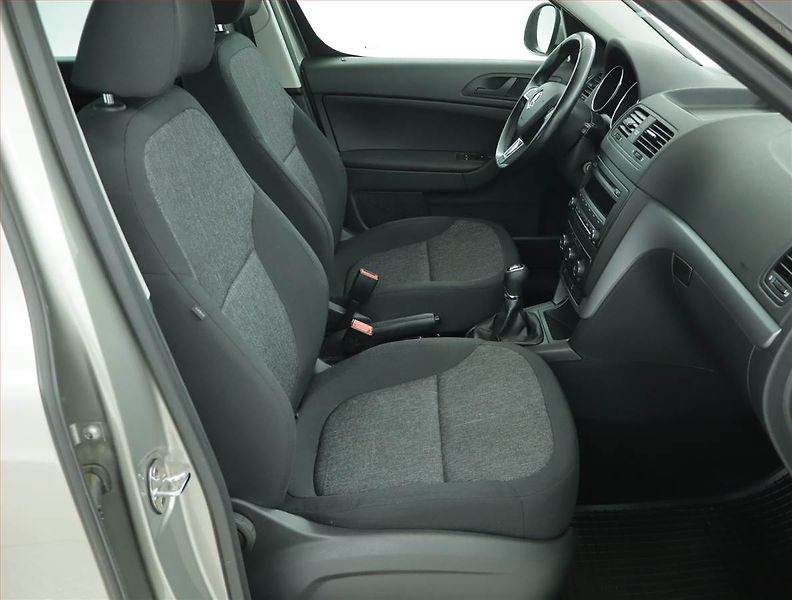 Škoda Yeti (2014) 1.2 TSI, Vyhř. sedaček - fotka 9 z 14