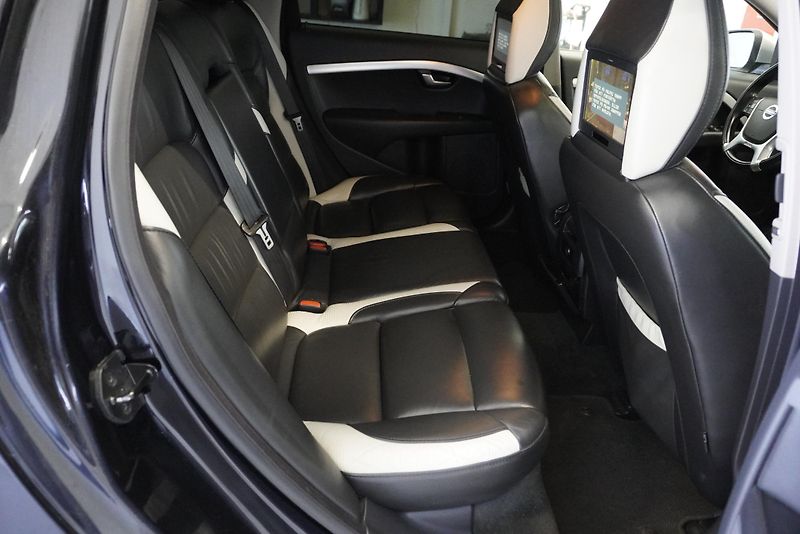 Volvo V70 T6 R-DESIGN 4WD AUT. - fotka 23 z 28