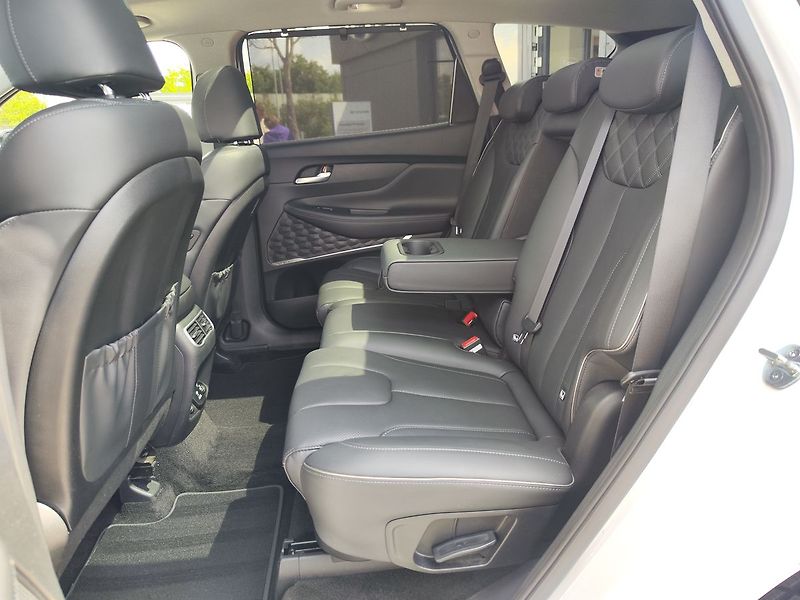 Hyundai Santa Fe 2.2 CRDi/142kW STL PRM PANO - fotka 15 z 41