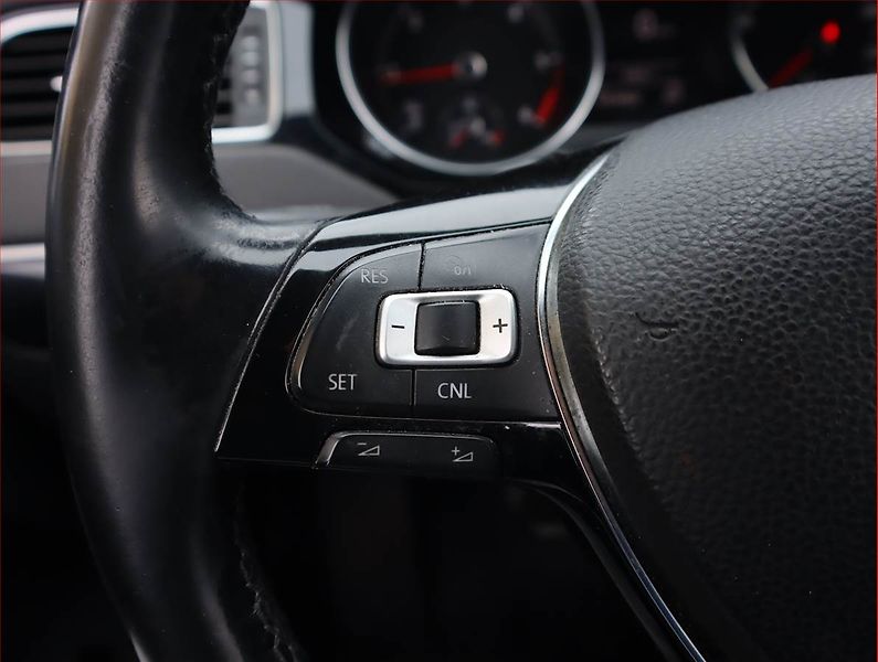Volkswagen Jetta (2017) Highline 2.0 TDI, Navi - fotka 19 z 19
