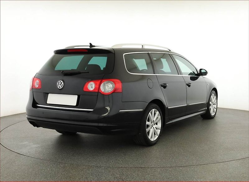 Volkswagen Passat (2010) 2.0 TDI, Automat, po STK - fotka 5 z 17