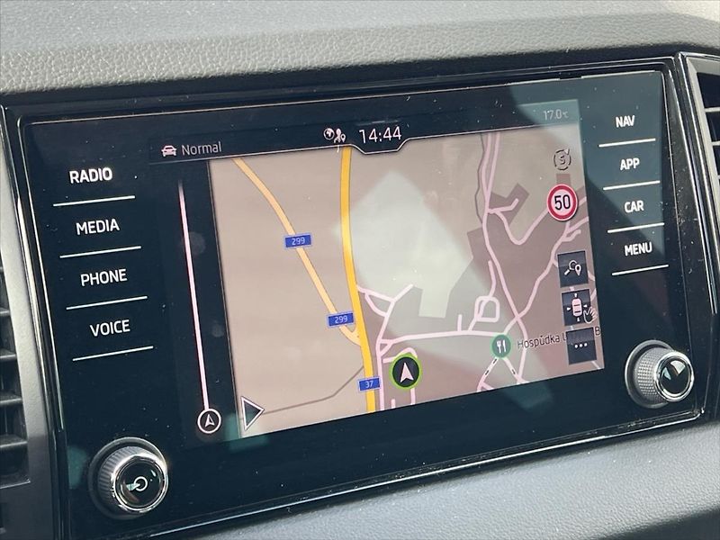 Škoda Karoq 1,5 TSi 110kW 7DSG SPORTLINE - fotka 23 z 34