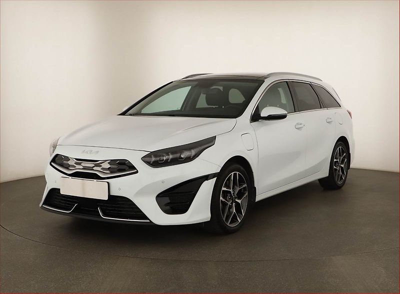 Kia Ceed (2023) Premium 1.6 GDI plug-in - fotka 2 z 19
