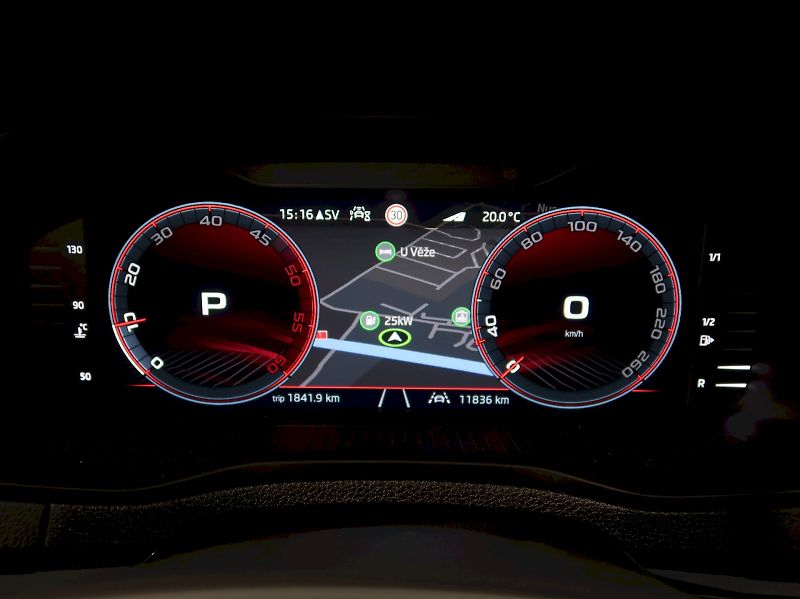 Škoda Karoq (2025) SPORTLINE 2.0TDI 110KW 4x4 DSG - fotka 18 z 43