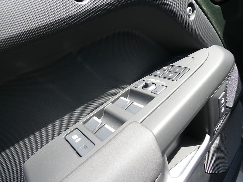 Land Rover Defender (2026) 110 3,0 X-Dynamic SE D250 - fotka 11 z 31