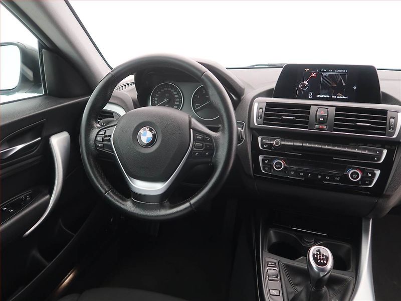 BMW Řada 2 (2015) Sport Line 218d, Navi - fotka 7 z 17